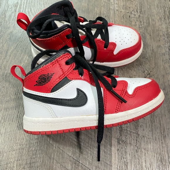 NIKE Air Jordan 1 Mid Chicago Toddler Sneakers - Picture 4 of 6